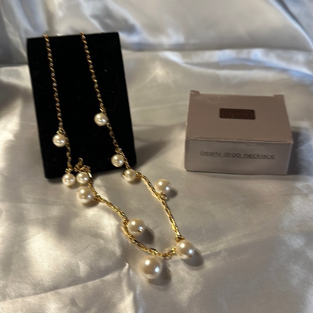 Avon (1990) Vintage NIB Pearly Drop Necklace Goldtone